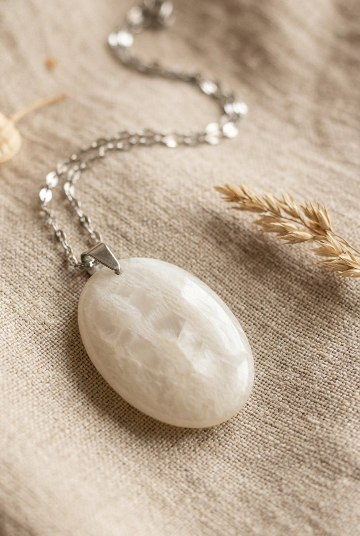 Pendentif pierre de lune beige