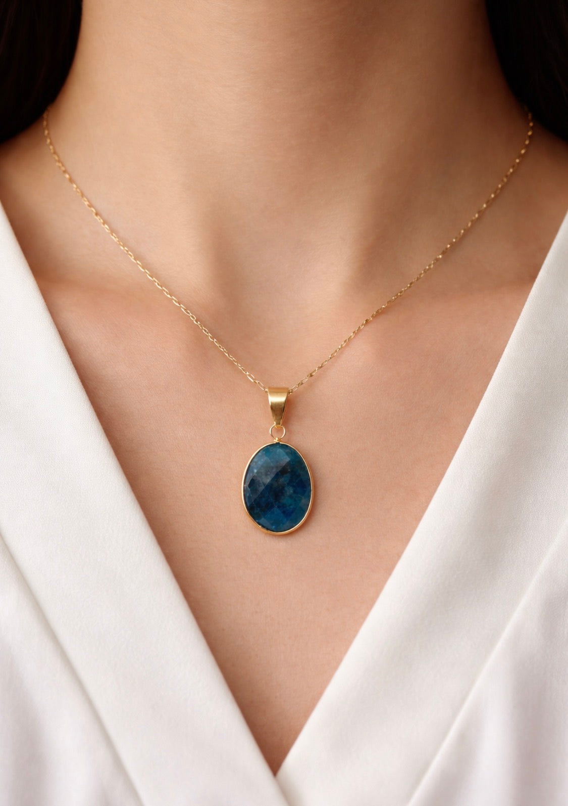 Collier serti apatite bleue
