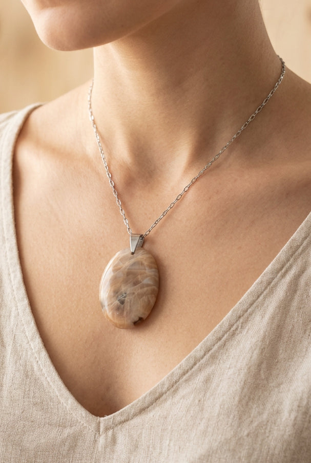 Pendentif ovale pierre de lune orange